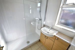 Shower room- click for photo gallery